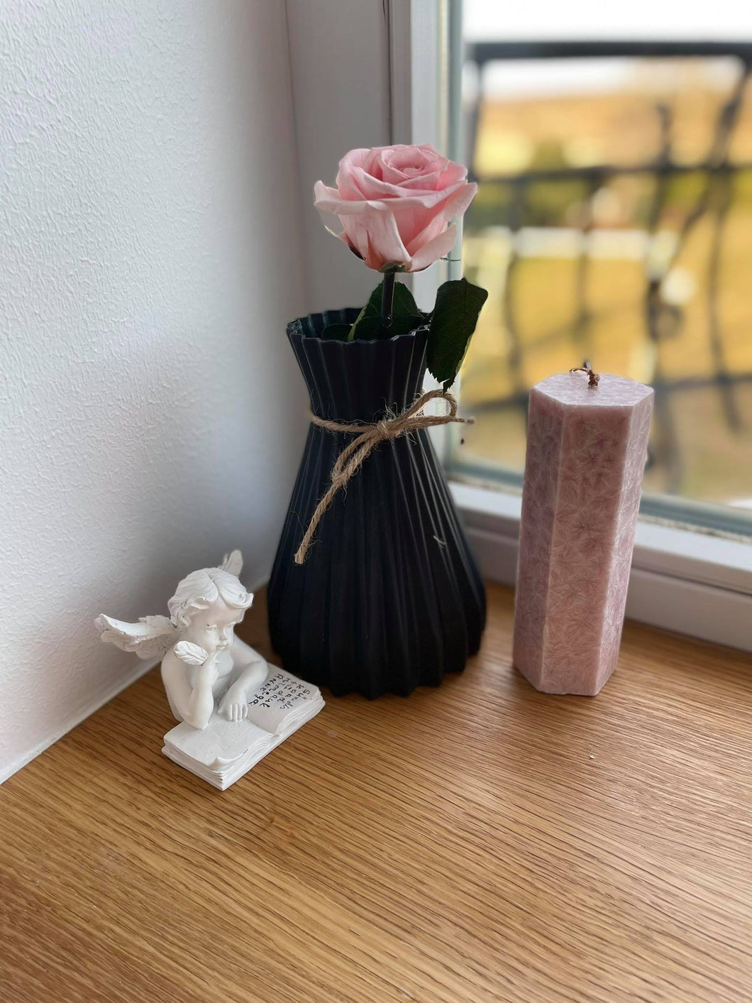 Lihtne ja elegantne dekoratiivne vaas